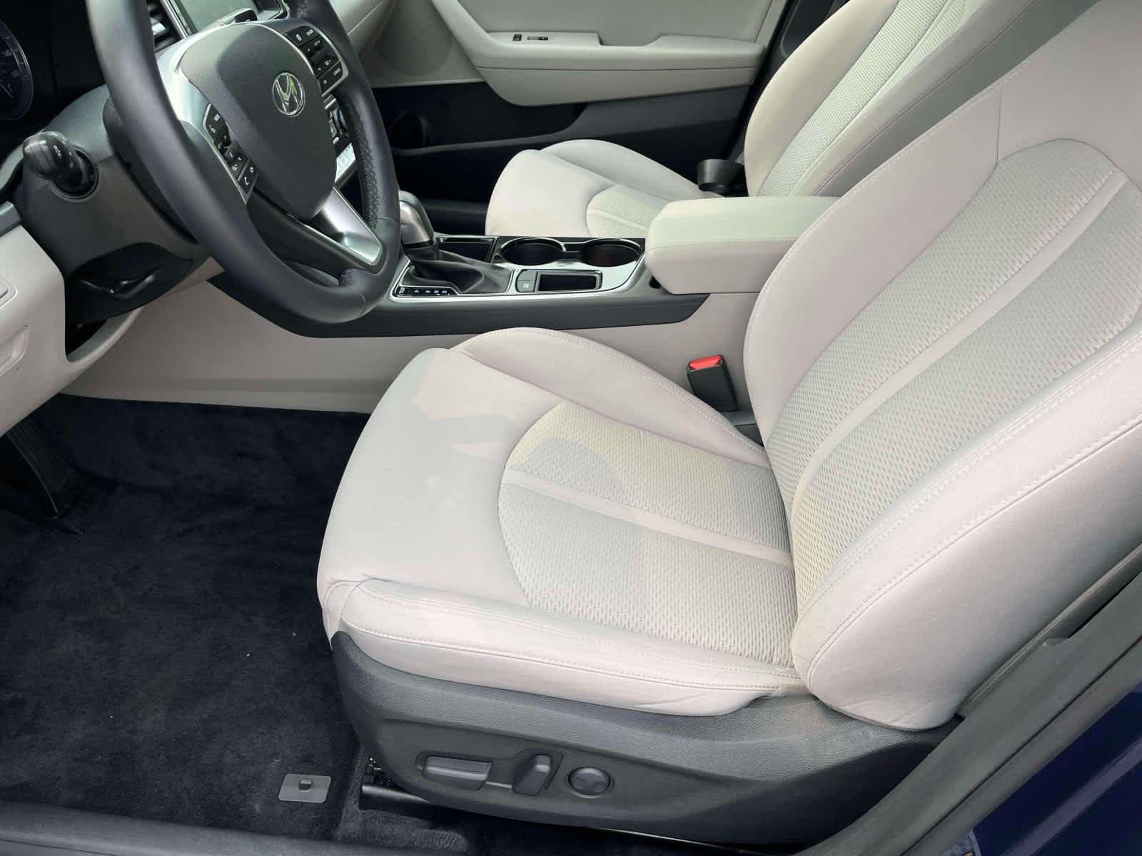 Used 2018 Lakeside Blue Hyundai SEL image 15