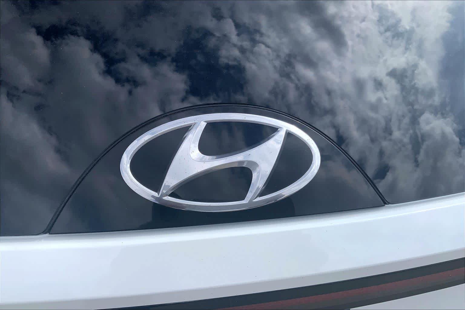 Certified Used 2022 Quartz White Hyundai Limited image 33