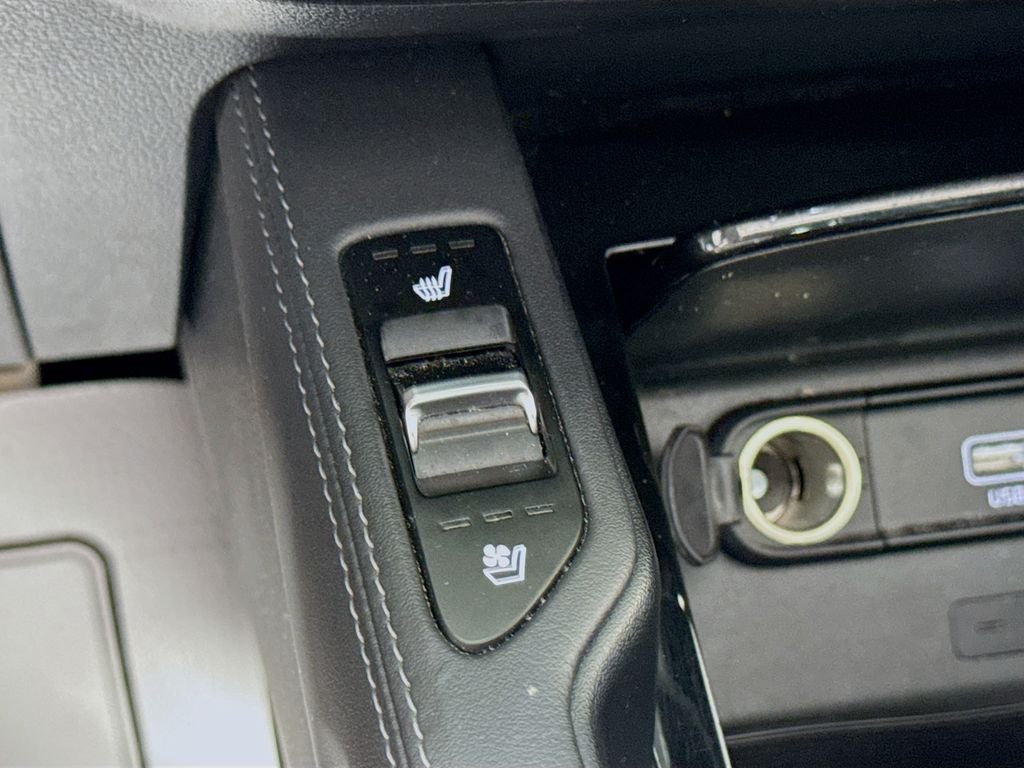 Used 2020 Everlasting Silver Kia SX image 24
