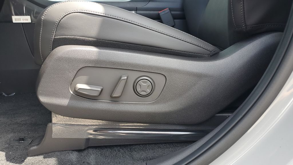 New 2026 Ceramic Silver Kia SX image 17