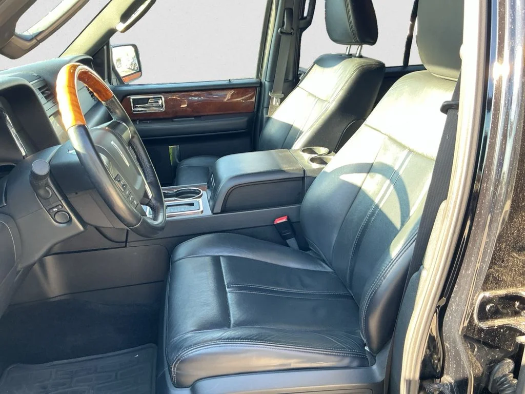 Used 2016 Black Lincoln Select image 10