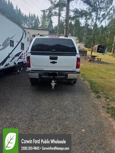 Used 2010 White Chevrolet LTZ image 5