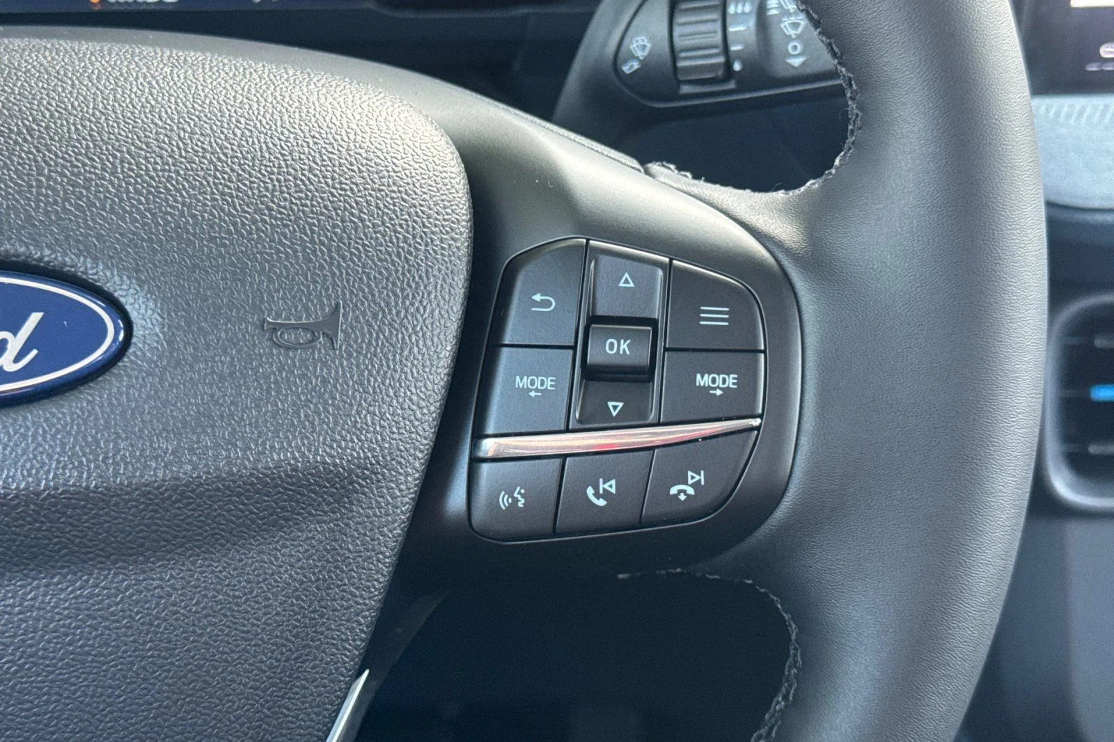 New 2026 Carbonized Gray Metallic Ford XLT image 26