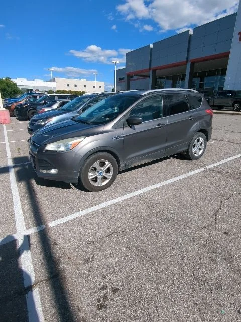 Used 2013  Ford SE image 2