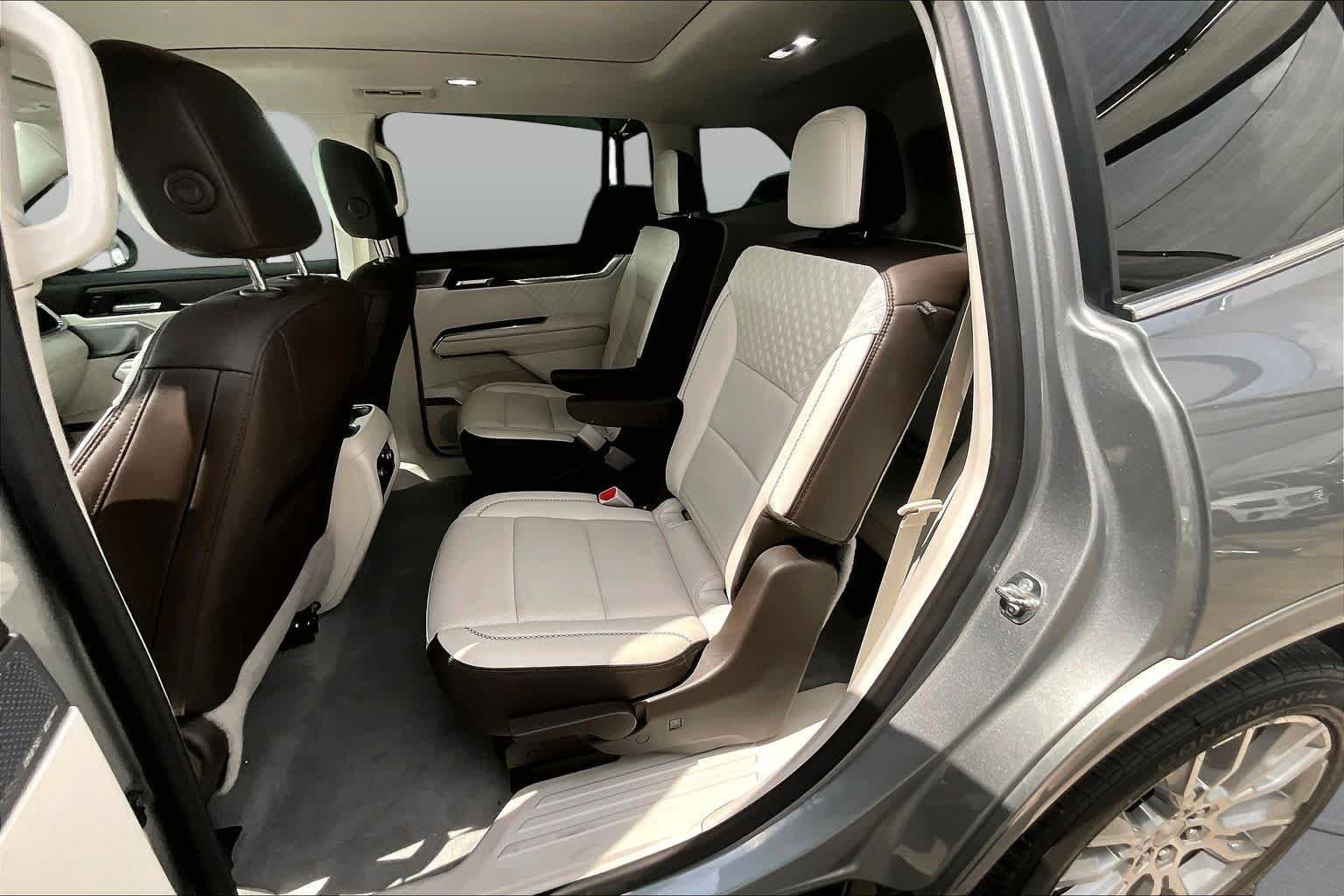 Used 2024 Sterling Metallic GMC FWD Denali image 21