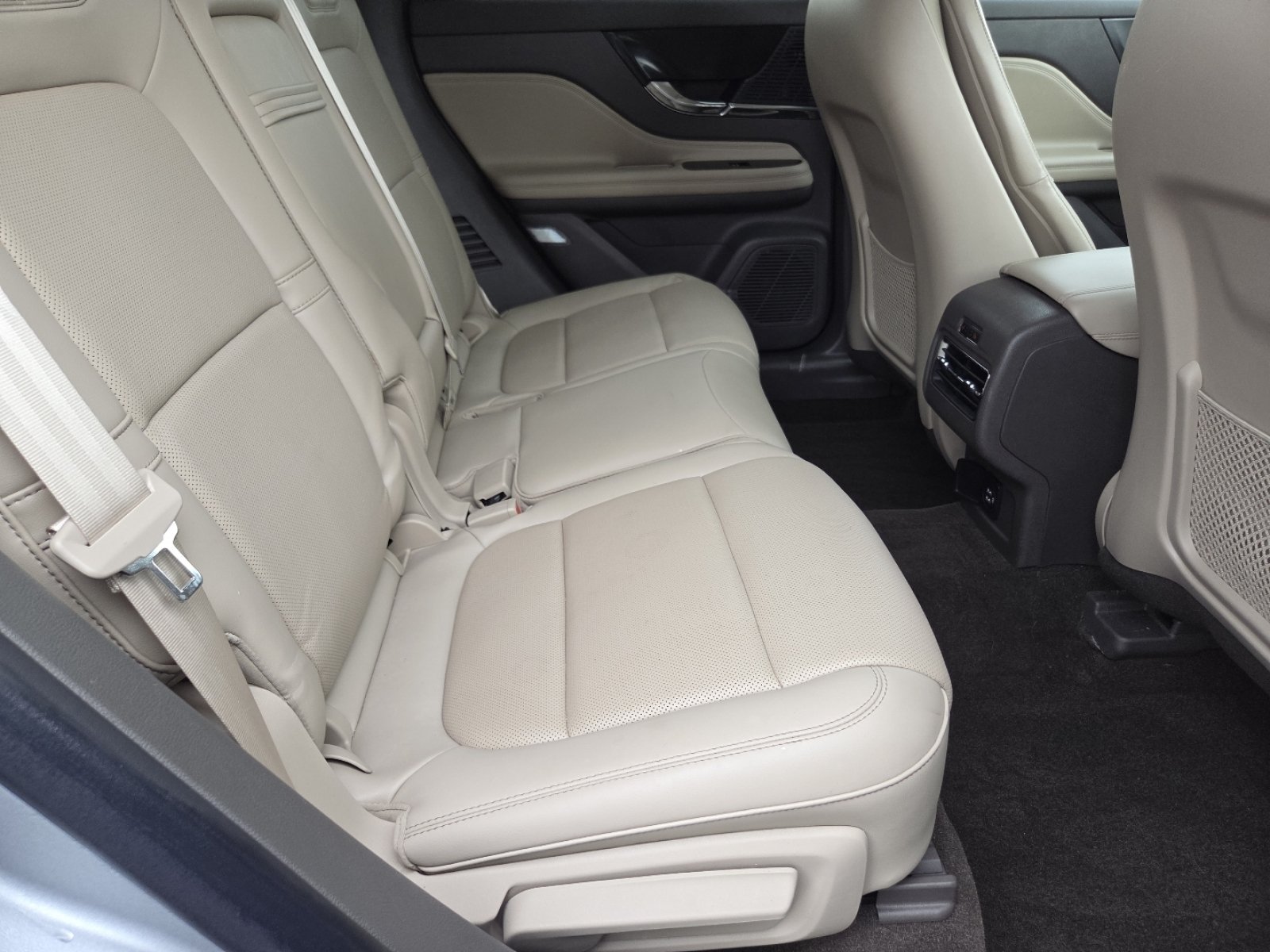 Used 2022 Radiance Metallic Lincoln Reserve image 26