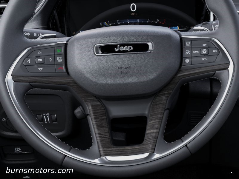 New 2026 Diamond Black Crystal Pearl-Coat Exterior Paint Jeep Laredo Altitude image 19