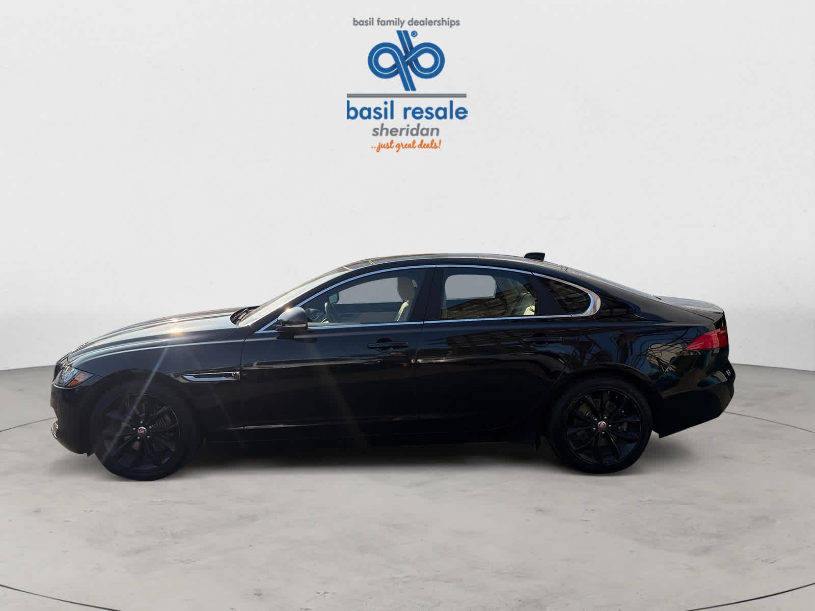 Used 2017 Ebony Jaguar 20d Premium image 3