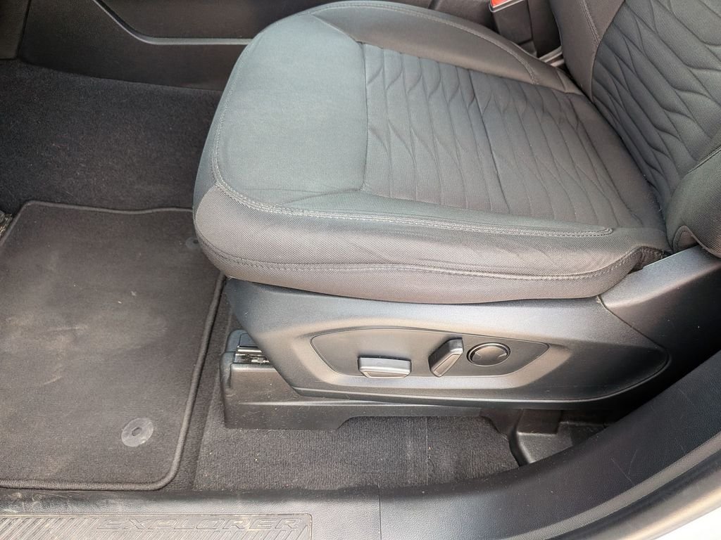 Used 2021 Silver Ford XLT image 13