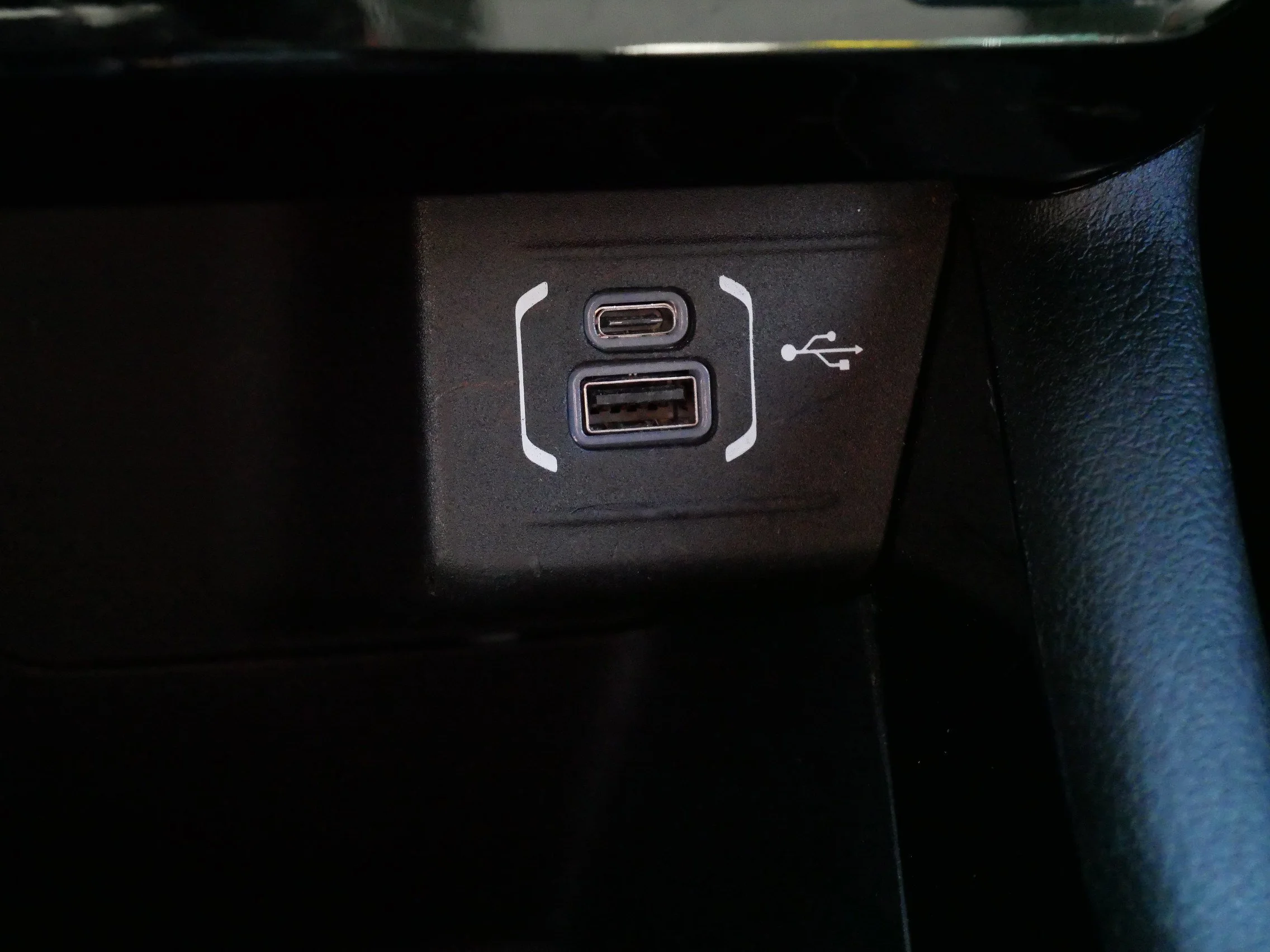 Used 2025 Bright White Clearcoat Jeep Trailhawk image 27