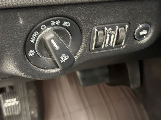 Used 2019 White Chrysler S image 16