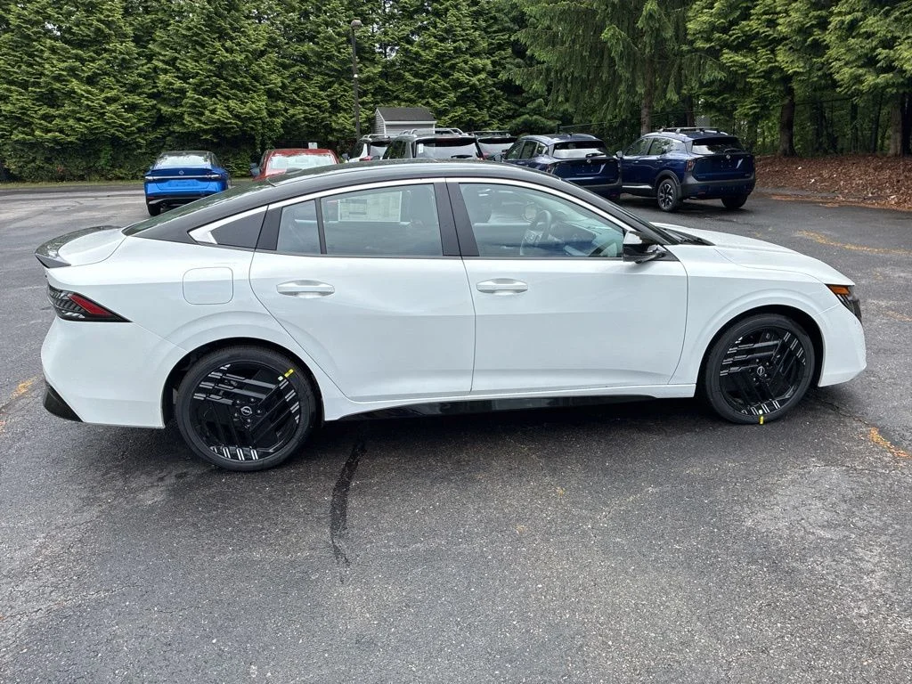 New 2026 Aspen White TriCoat / Super Black Two-tone Nissan SR image 8