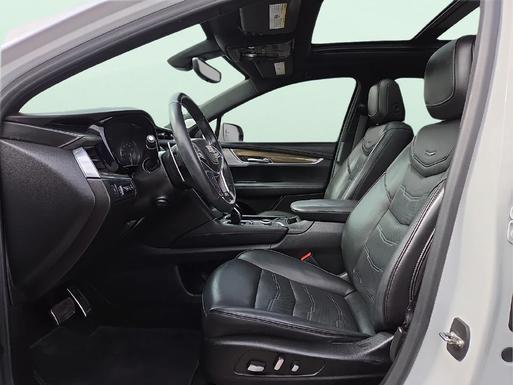 Used 2022 CRYSTAL WHITE TRICOAT Cadillac AWD Sport image 16