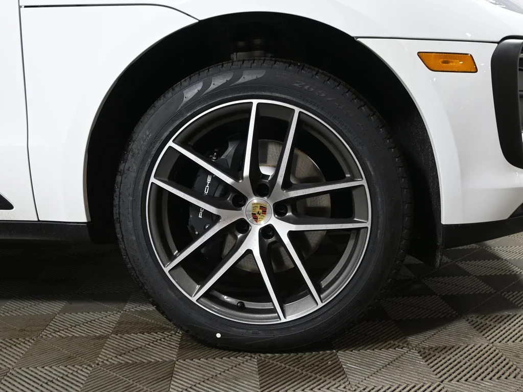 2026 Porsche Macan - Photo 12