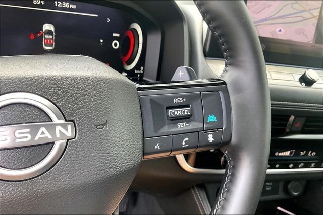 Used 2025 White Nissan Platinum image 17