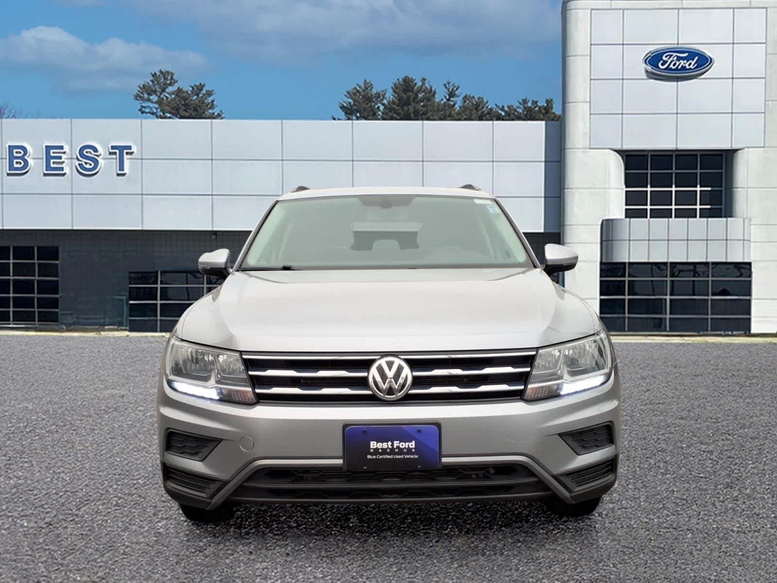 Used 2019 Pyrite Silver Metallic Volkswagen SE image 10