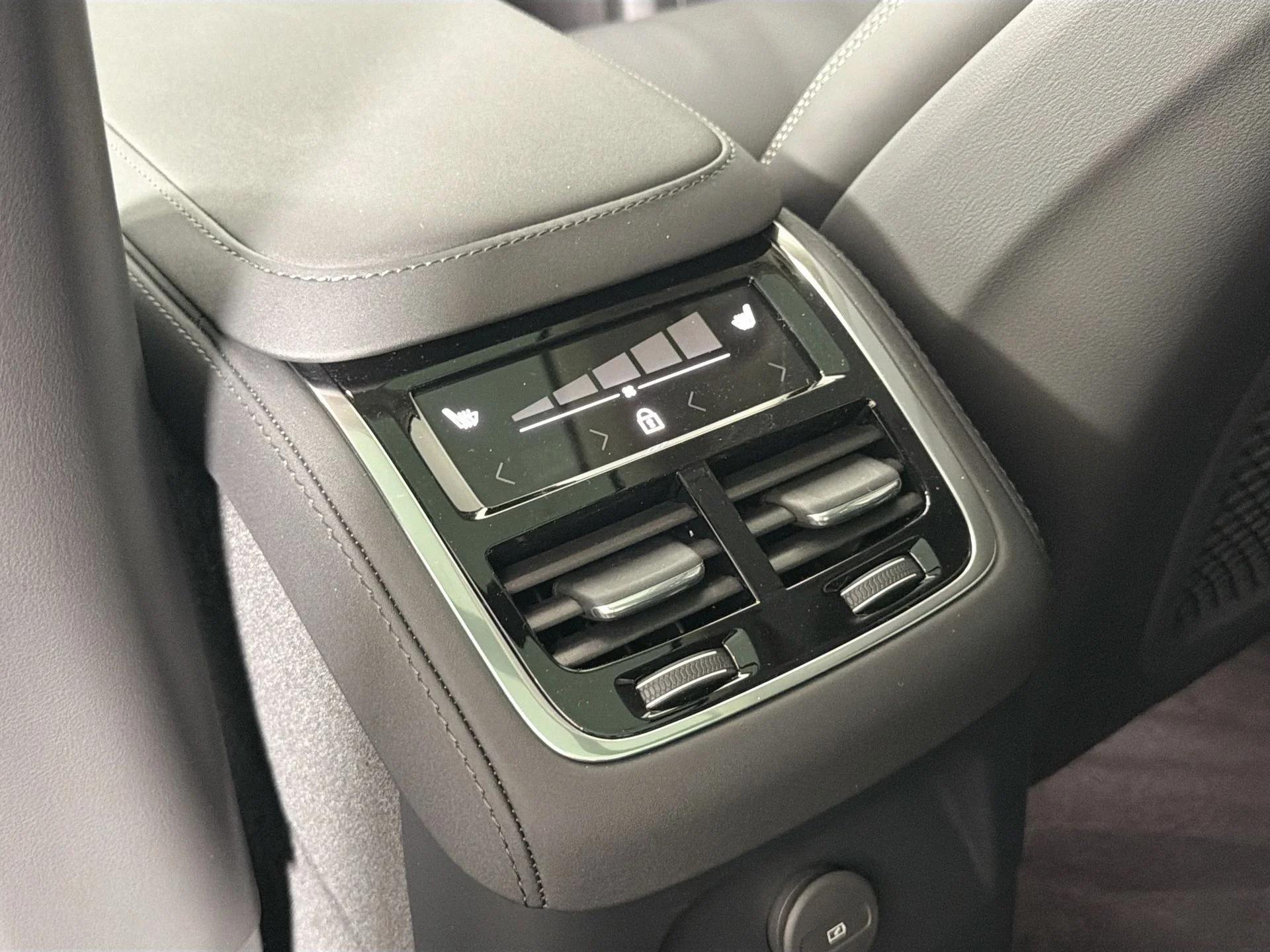 New 2026 Onyx Black Volvo Ultra image 24