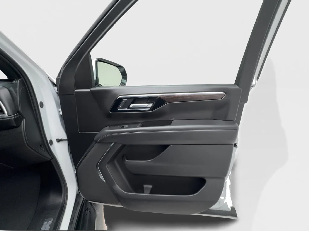 Used 2025 White Chevrolet LT image 43