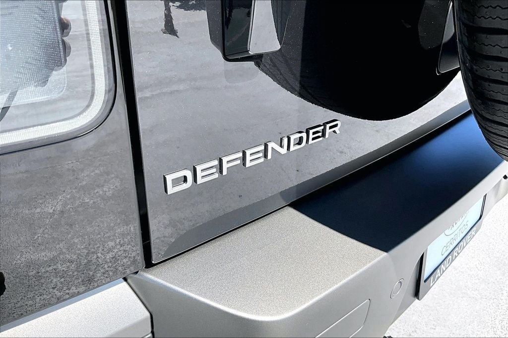 New 2026 SANTORINI BLACK Land Rover S image 9