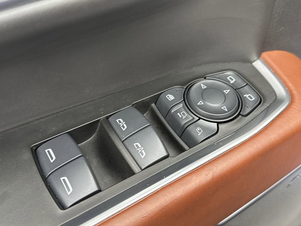 Used 2025 Onyx Black GMC Denali Ultimate image 27