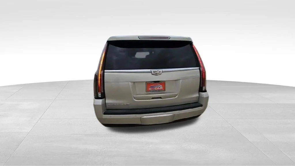 Used 2017 Silver Coast Metallic Cadillac Luxury image 7
