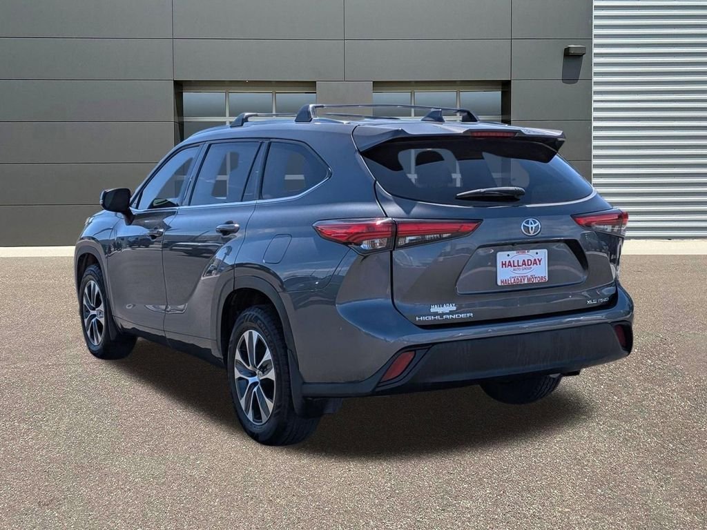 Used 2020 Magnetic Gray Metallic Toyota XLE image 8