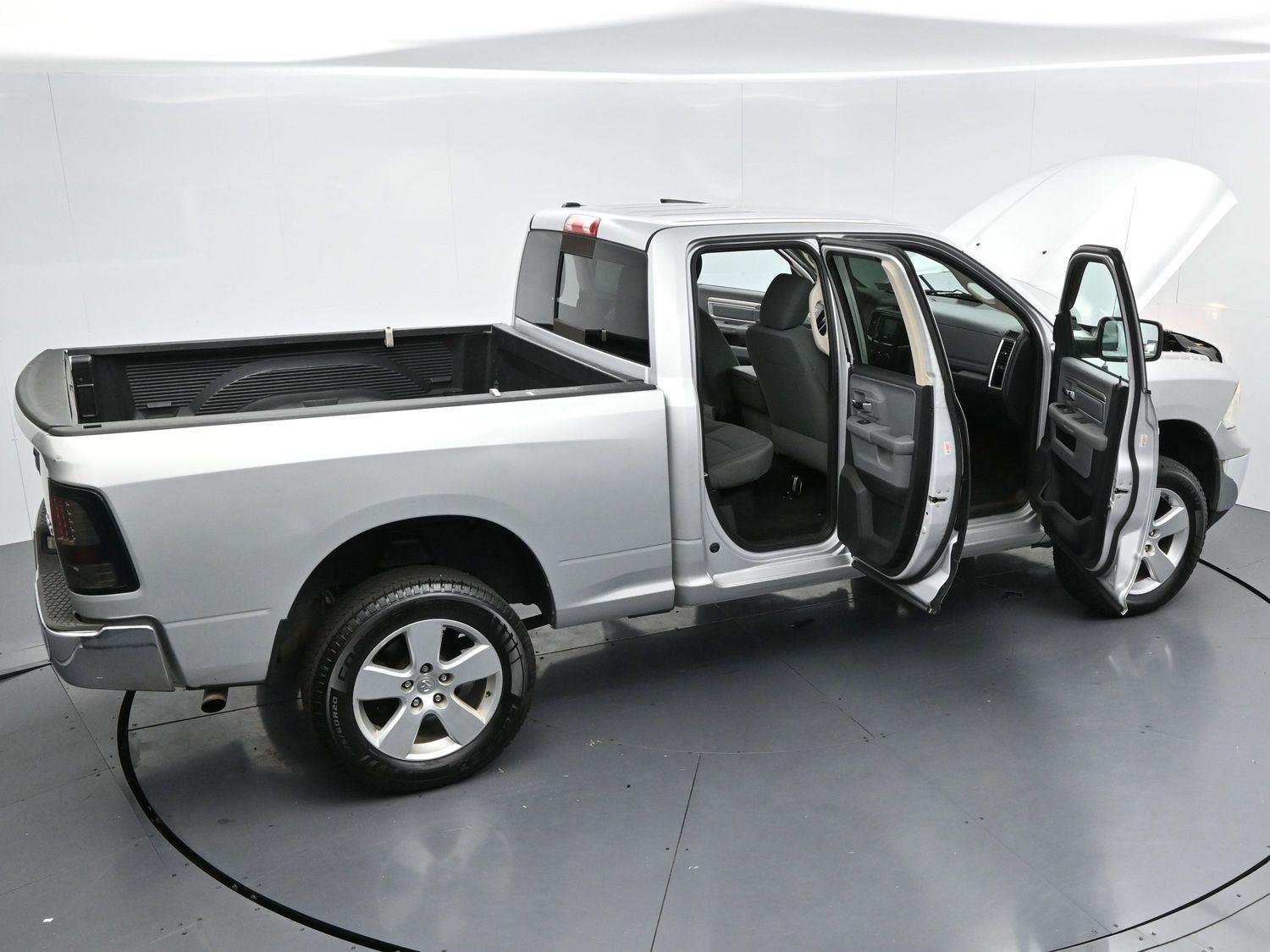 Used 2015 Bright Silver Metallic Clearcoat Ram SLT image 34