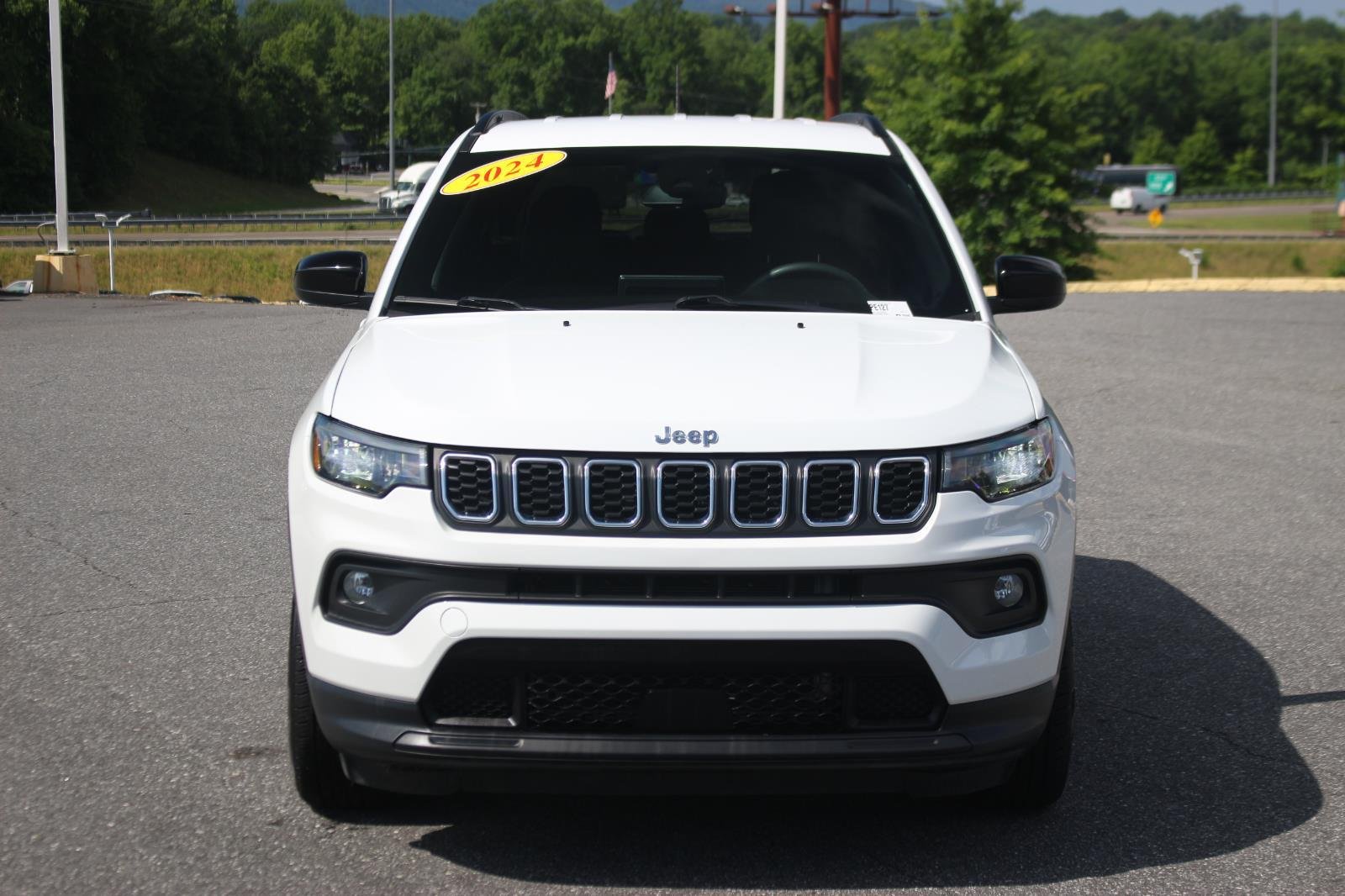 Used 2024 White Jeep Latitude image 2