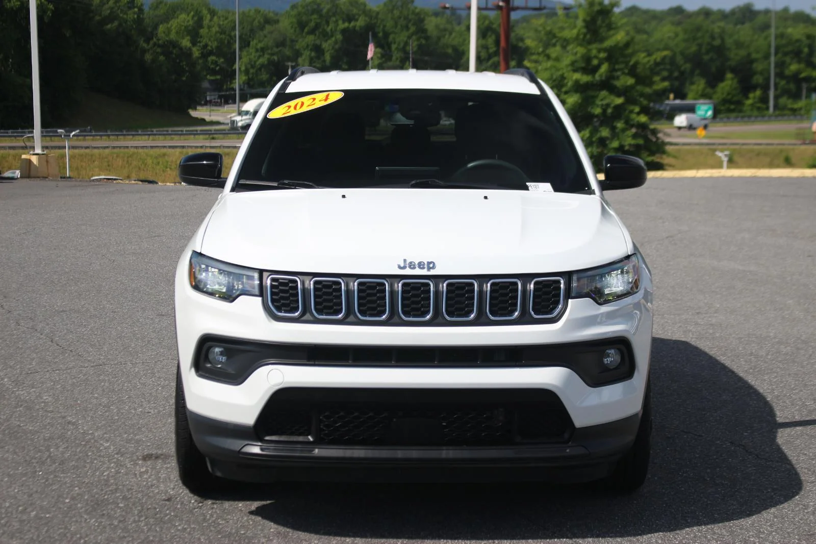 Used 2024 White Jeep Latitude image 2