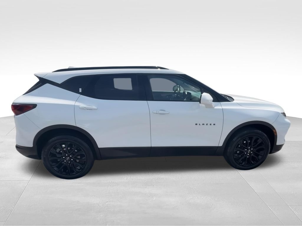 Used 2024 White Chevrolet LT image 9