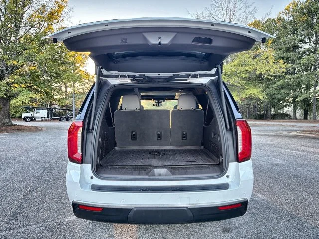 Used 2023 White GMC SLT image 26