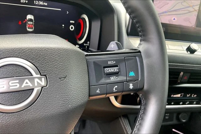 Used 2025 White Nissan Platinum image 17