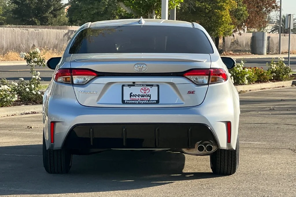 New 2027 Classic Silver Metallic Toyota SE image 5