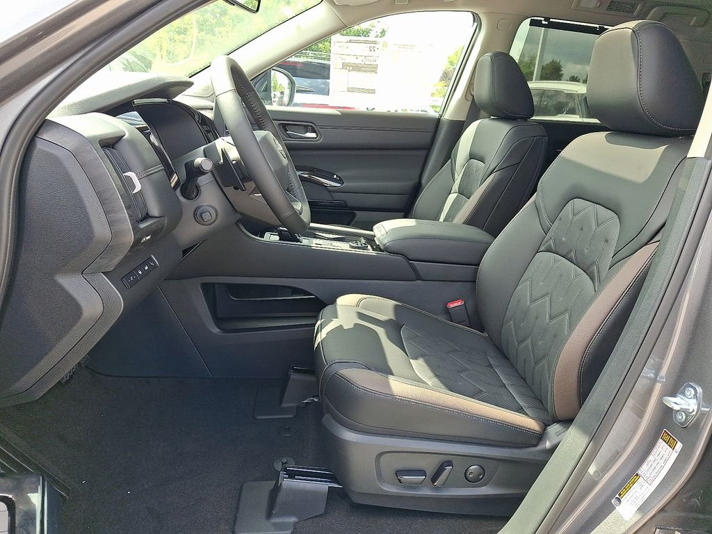 New 2026 Gray Nissan Platinum image 10