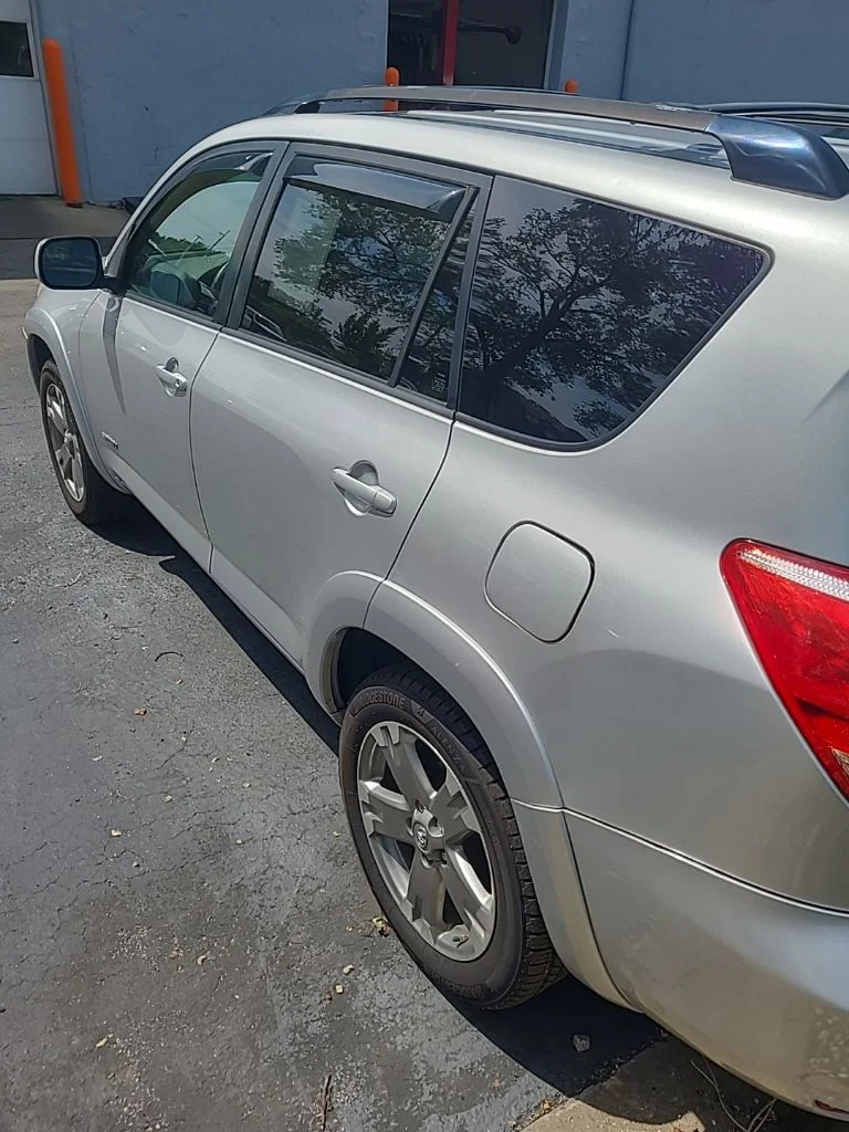Used 2008 Silver Toyota Sport image 4