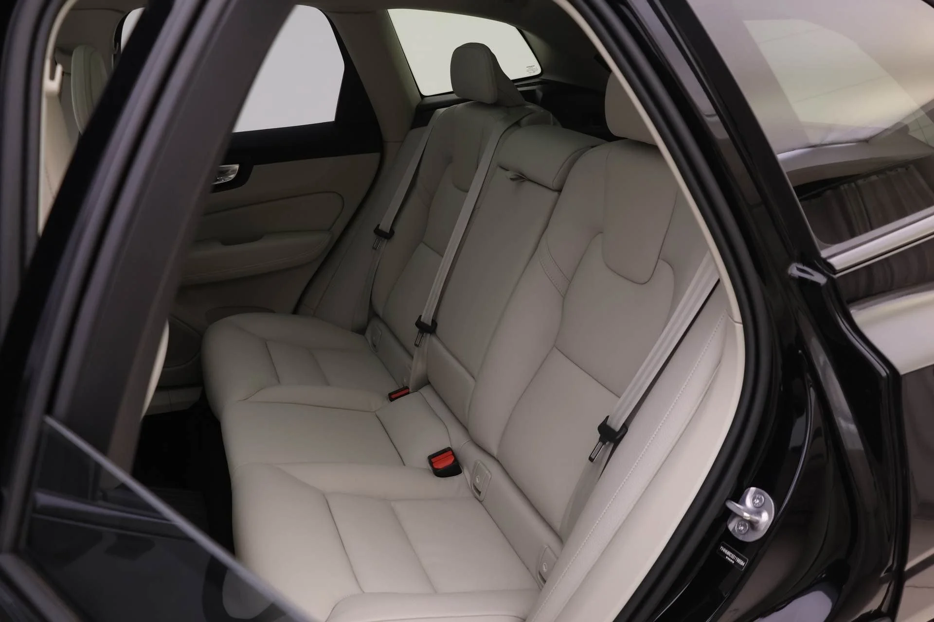 2025 Volvo XC60 Plus - Photo 12