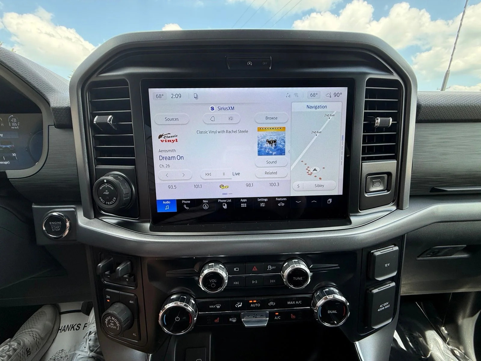 2026 Ford F-150 XLT - Photo 16