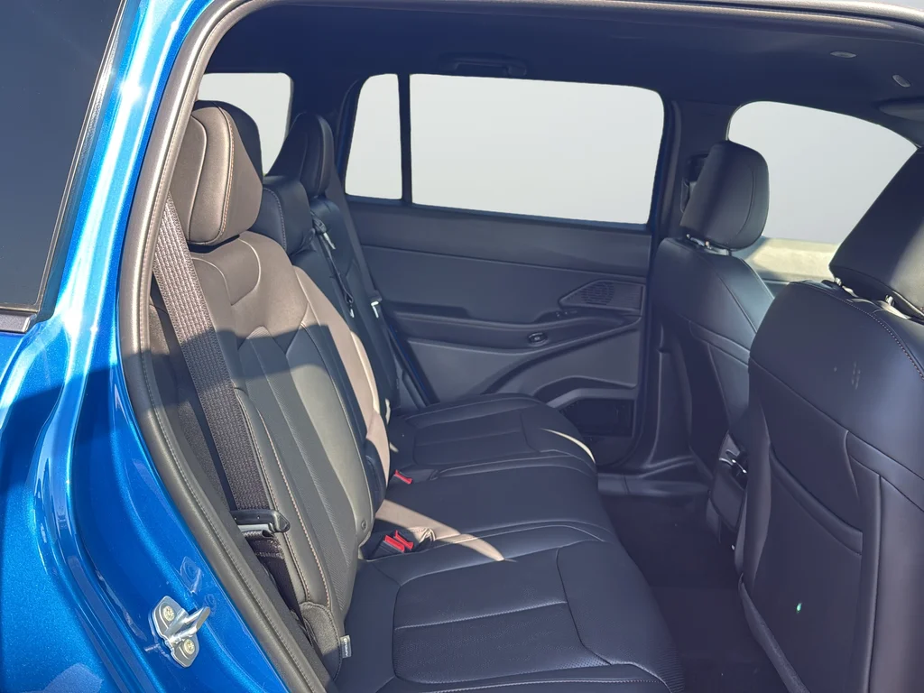 New 2026 Hydro Blue Pearlcoat Jeep Limited image 33