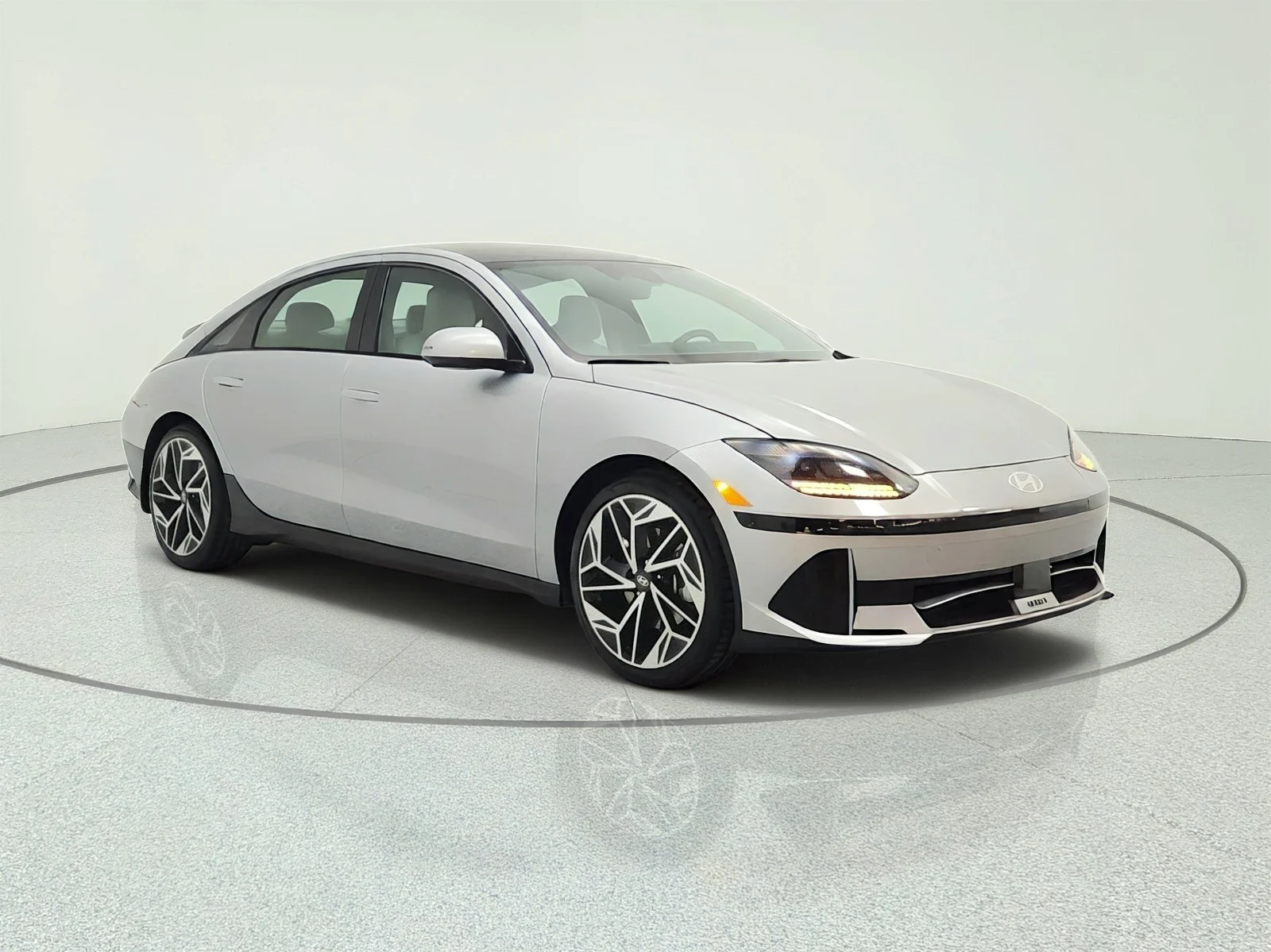 Used 2023 Curated Silver Hyundai Limited image 3
