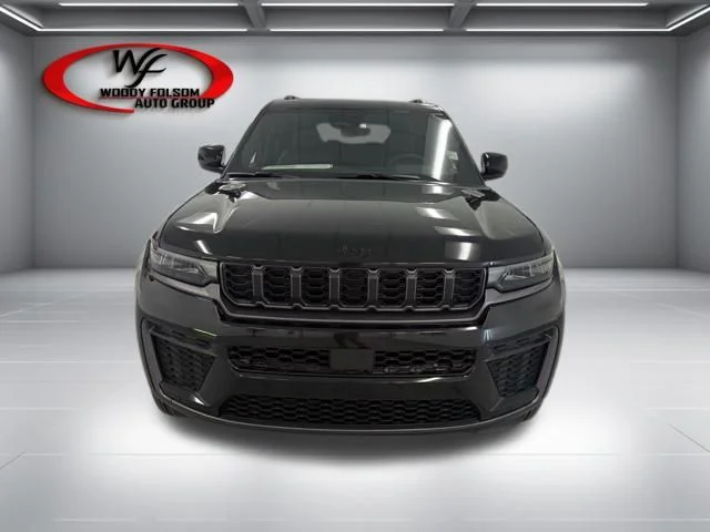 New 2026 Diamond Black Crystal Pearl-Coat Exterior Paint Jeep Altitude image 2