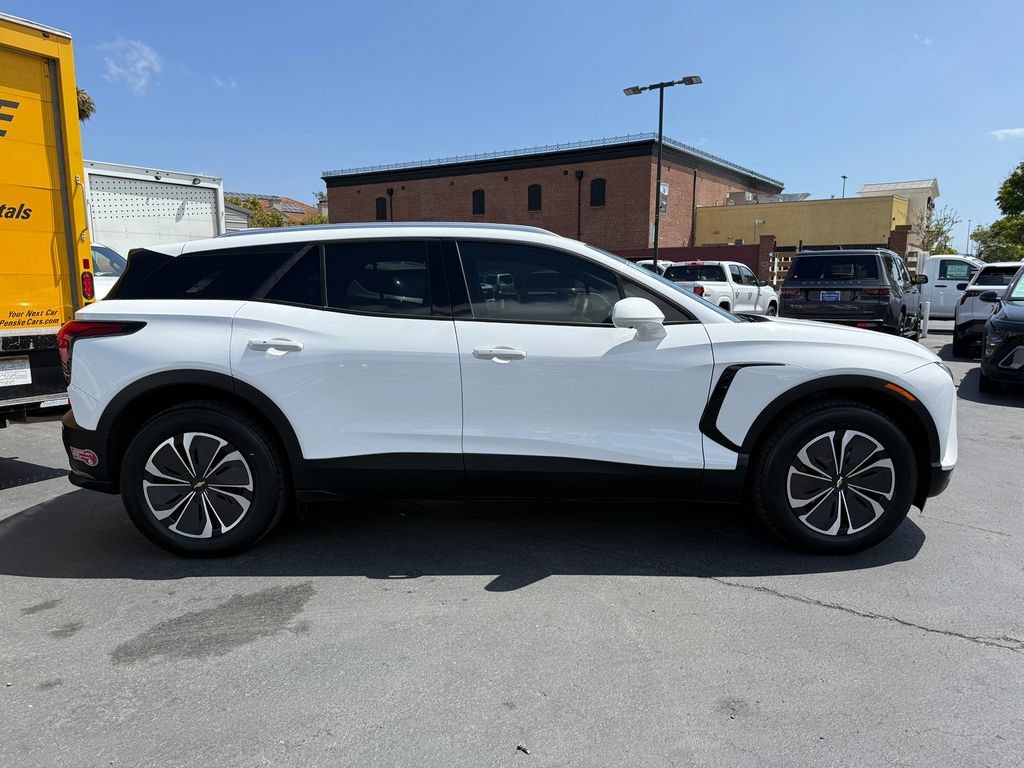 Used 2024 Summit White Chevrolet LT image 6