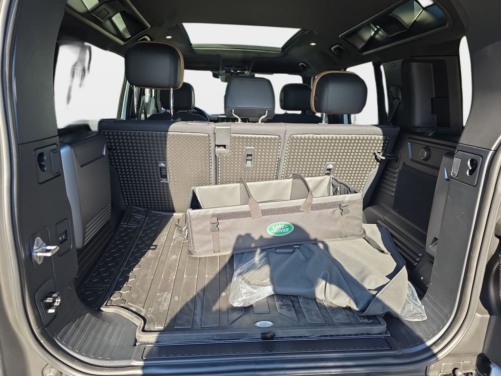 New 2026 Fuji White Land Rover V8 image 10