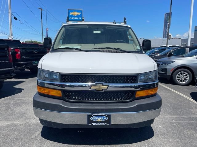 New 2025 Summit White Chevrolet WT image 13