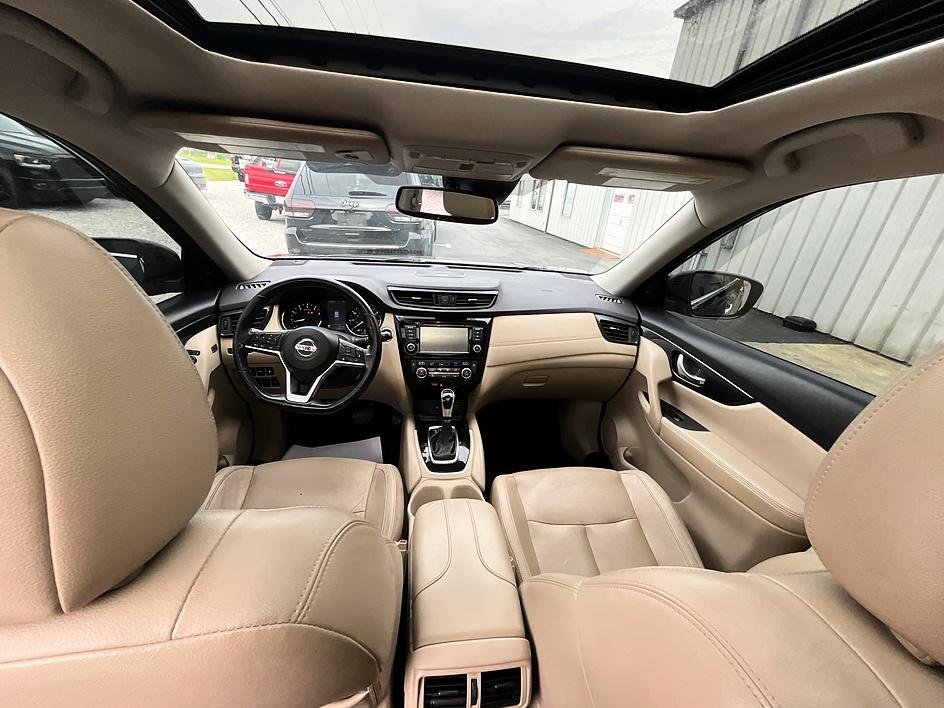 Used 2018 Green Nissan SL image 32