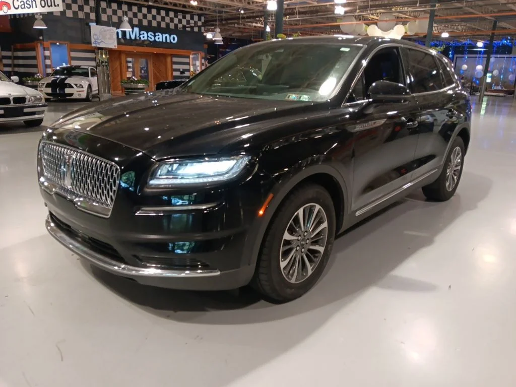 Used 2023 Black Lincoln Reserve image 1