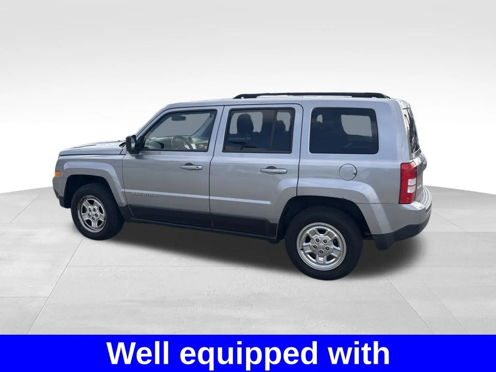 Used 2015 Silver Jeep Sport image 3