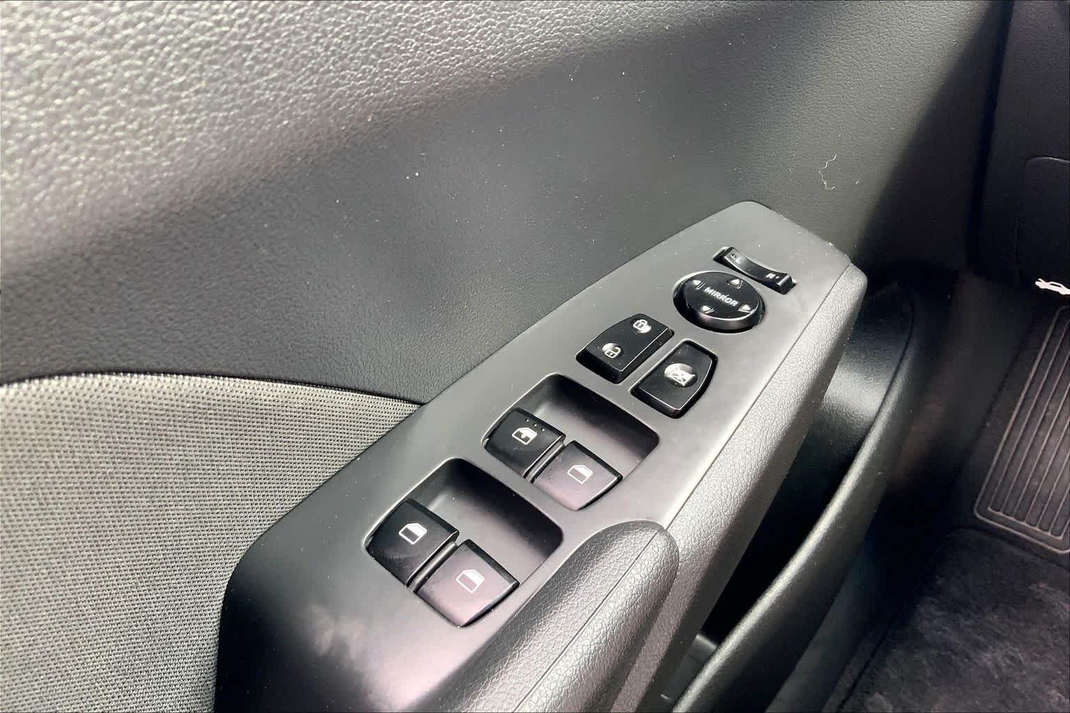 Used 2022 Admiral Blue Hyundai SE image 33