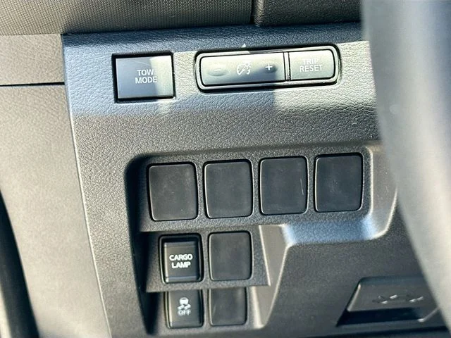 Used 2022 Gray Nissan SV image 10