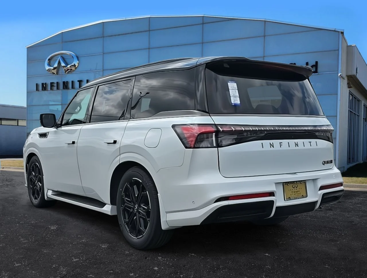 New 2026 2T RADIANT WHIT INFINITI Sport 4WD image 4