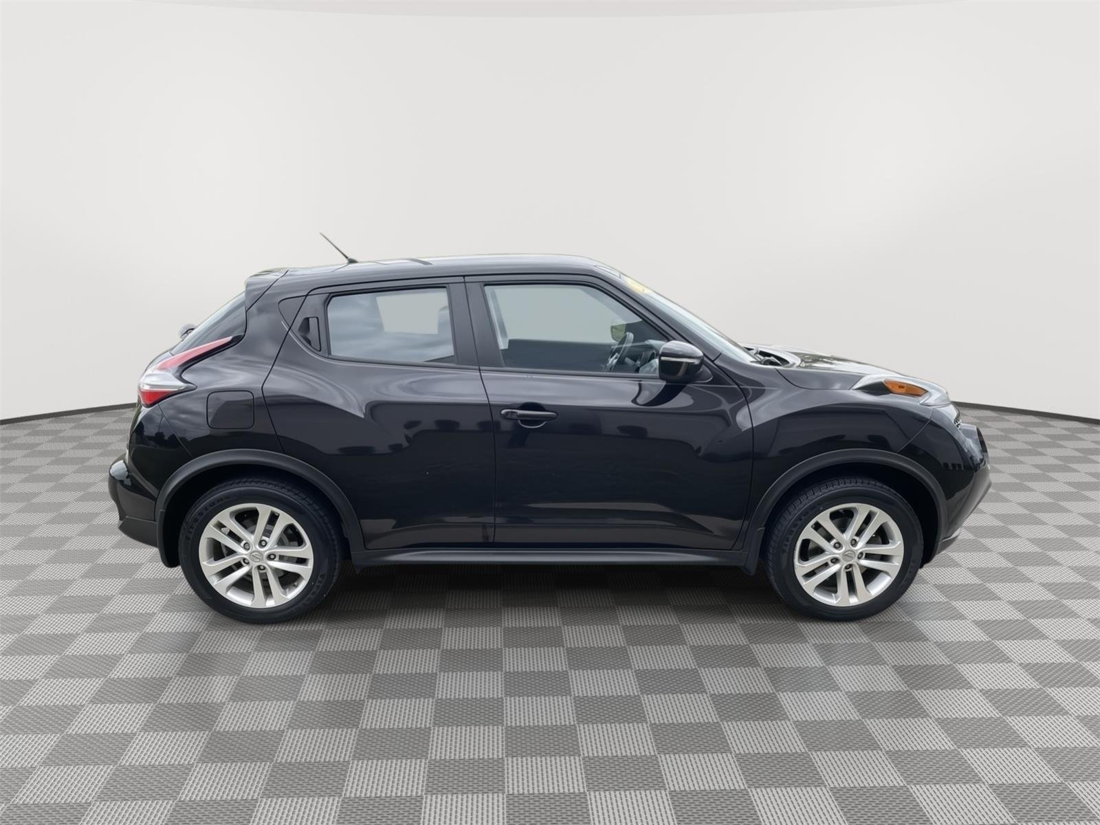 Used 2015 Bordeaux Black Nissan S image 9